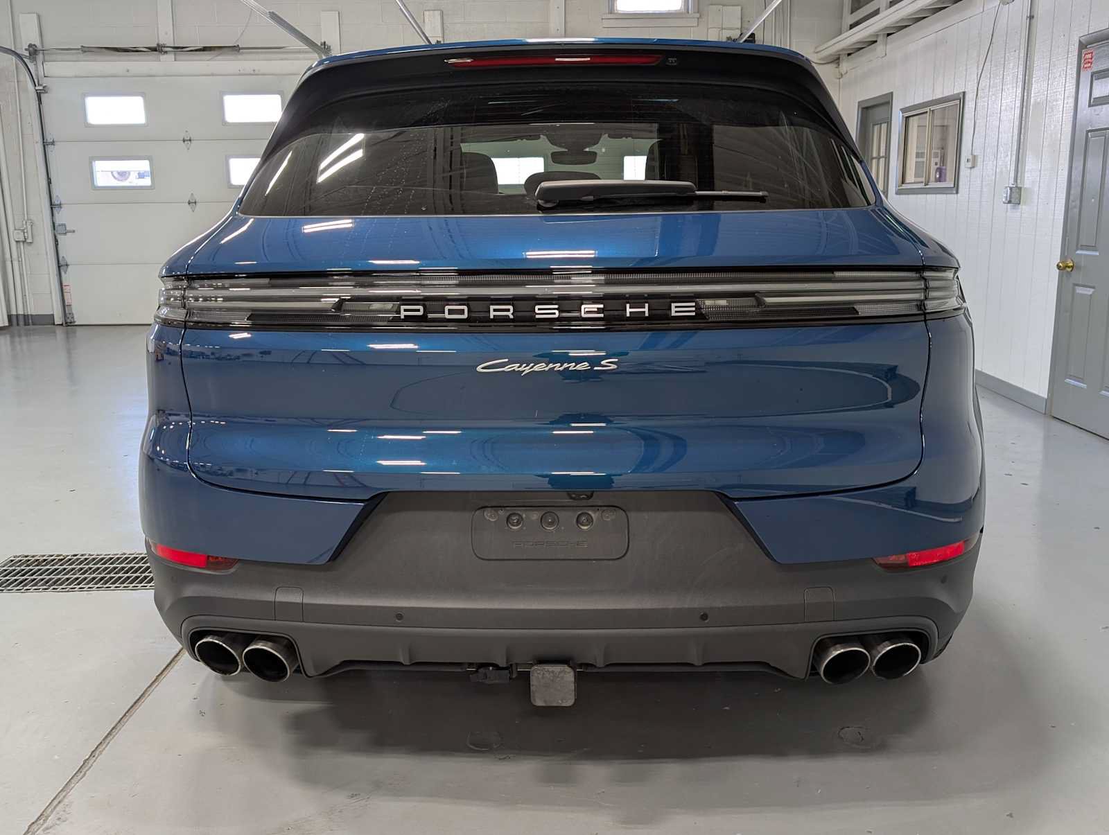 Used 2024 Porsche Cayenne S AWD/4WD image 6