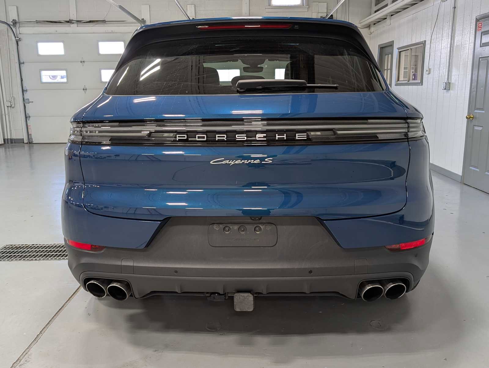 Used 2024 Porsche Cayenne S image 6