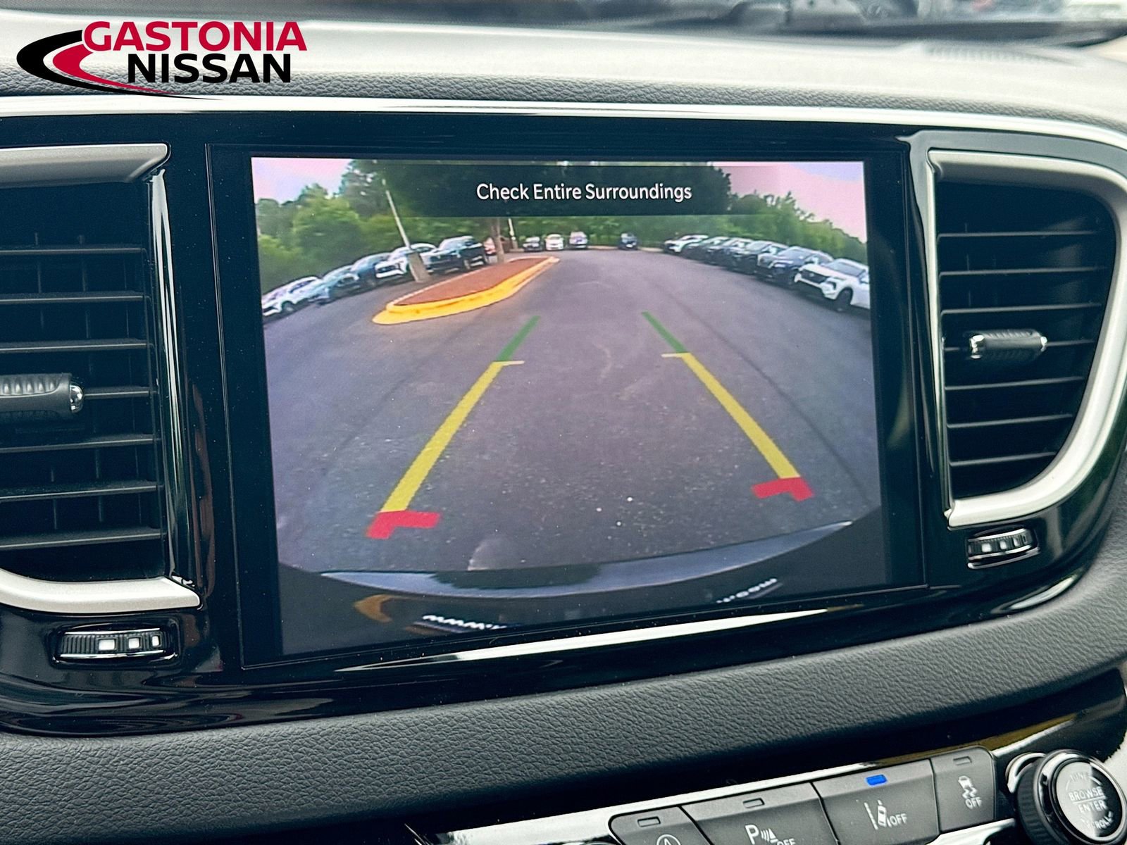 Used 2024 Chrysler Pacifica Touring-L FWD image 17