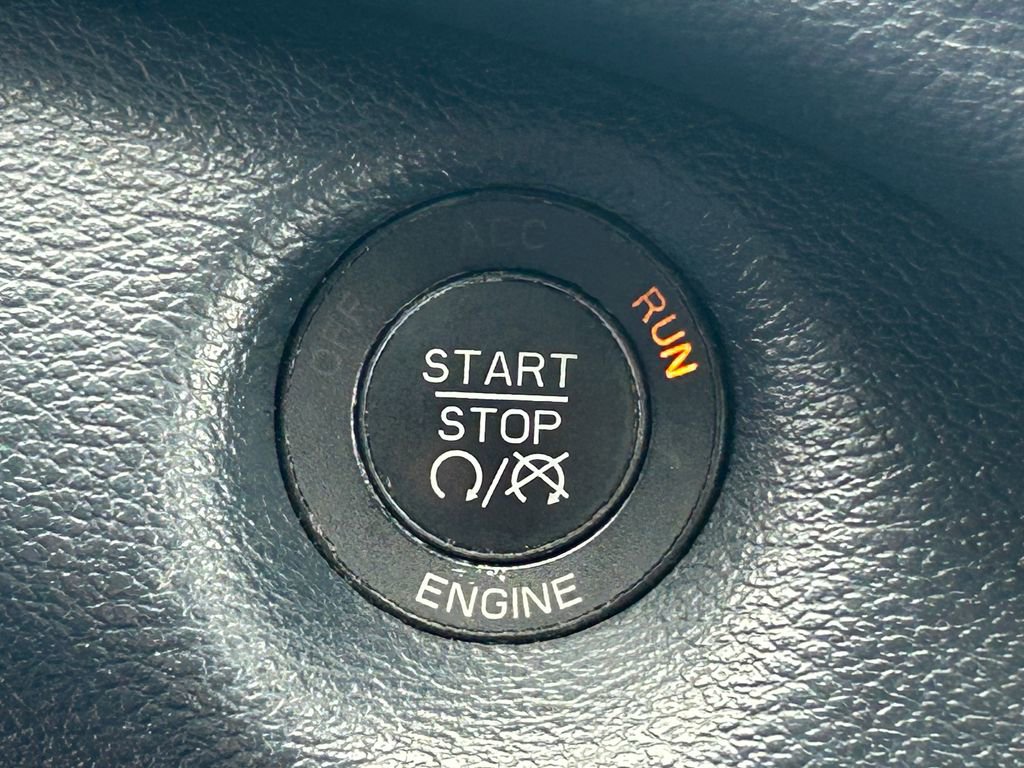 Used 2014 Jeep Cherokee Limited w/ Technology Group FWD image 16