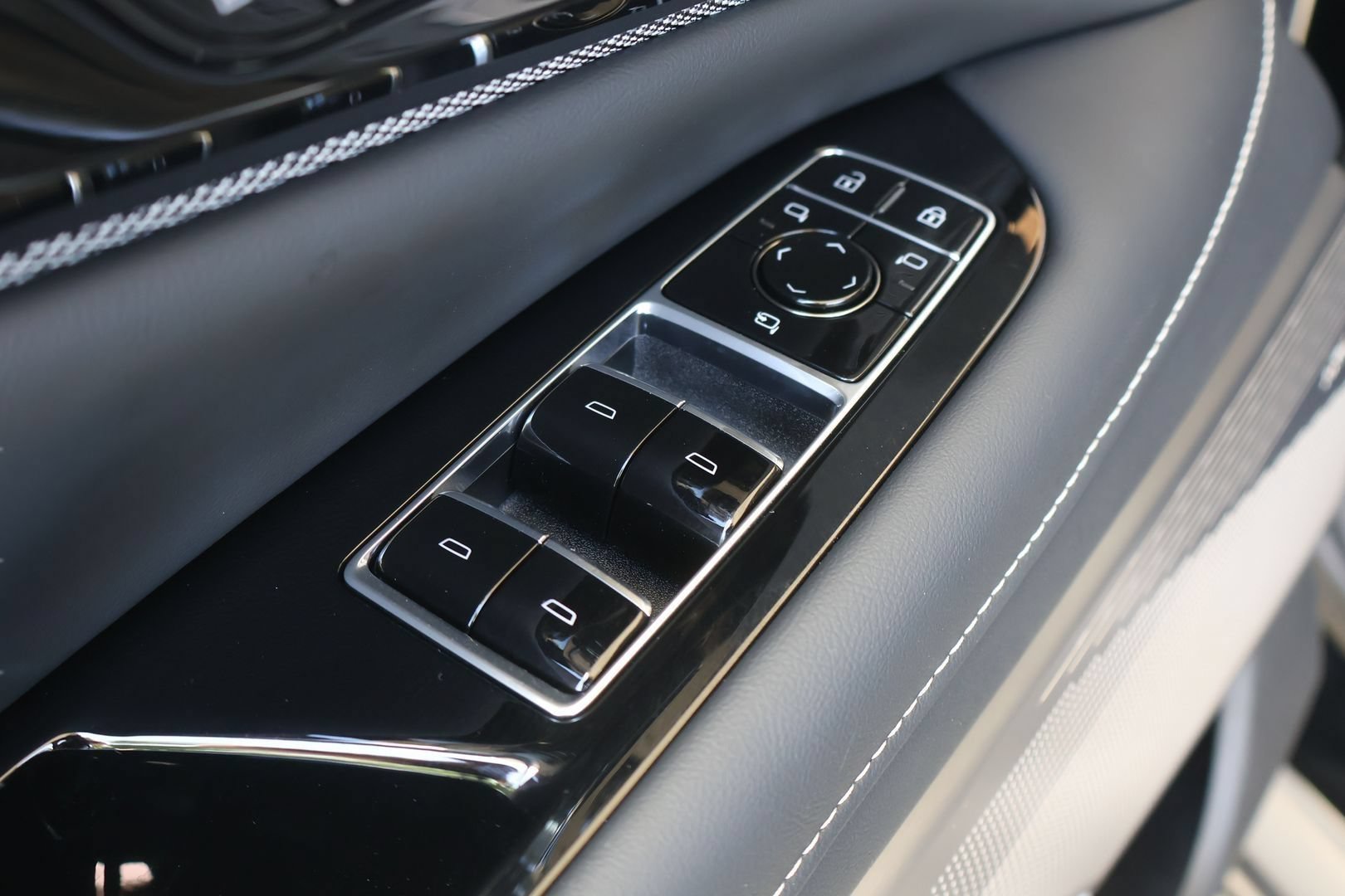 New 2026 Cadillac Optiq Luxury 2 RWD image 11