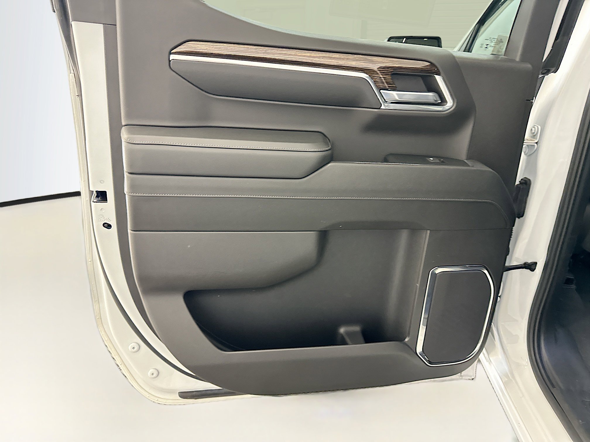 Used 2024 GMC Sierra 1500 Elevation image 27