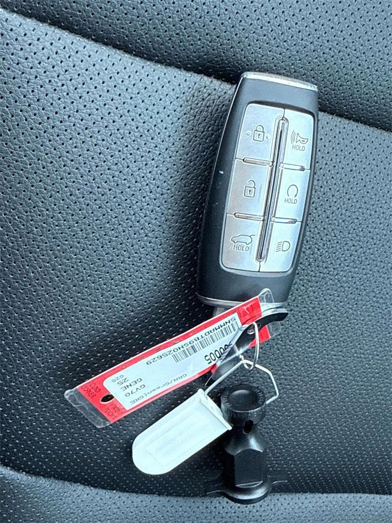 Used 2025 Genesis GV70 2.5T Select w/ Select Package image 32