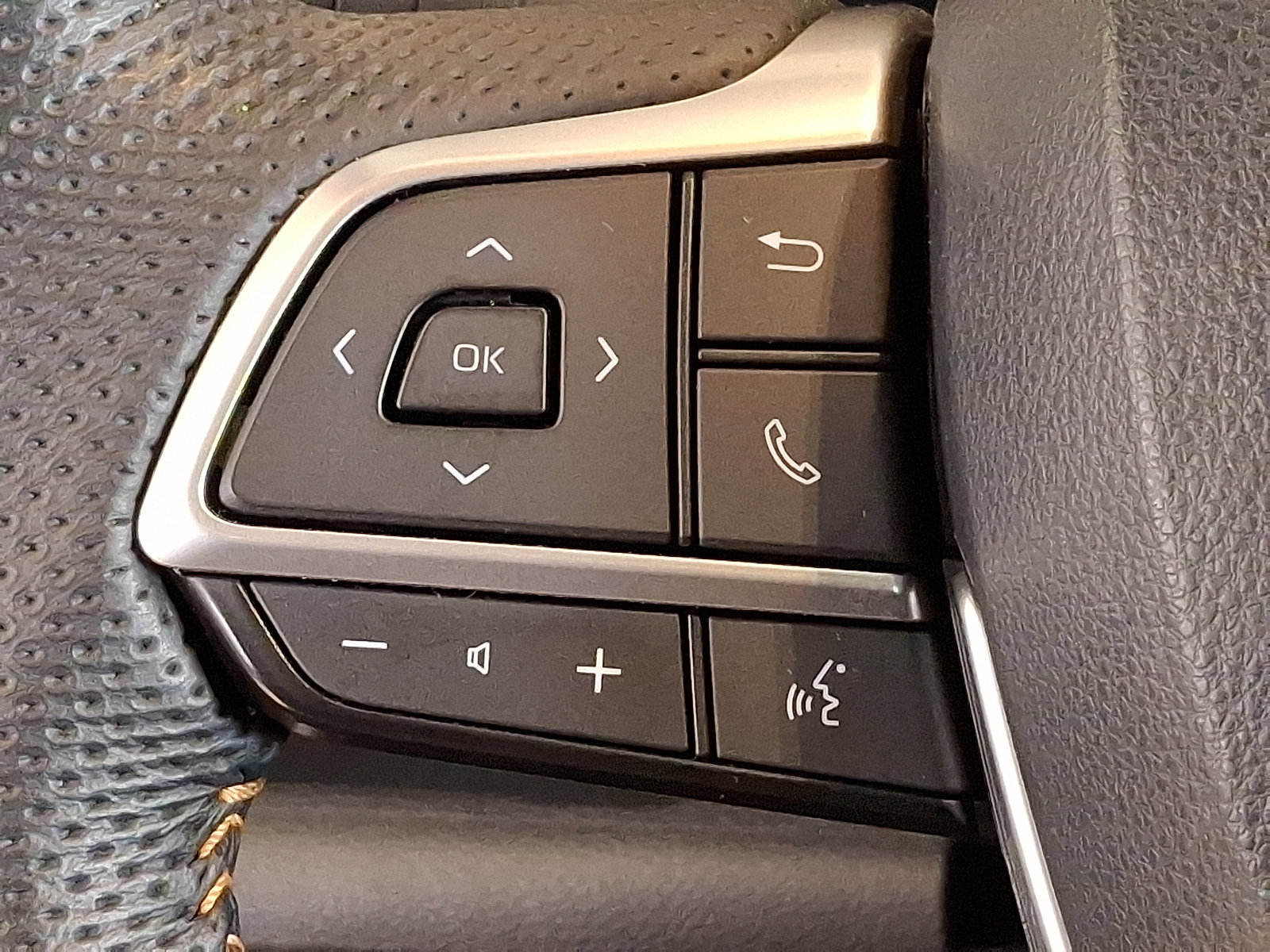 Certified 2023 Toyota Sienna XLE Woodland Edition image 23