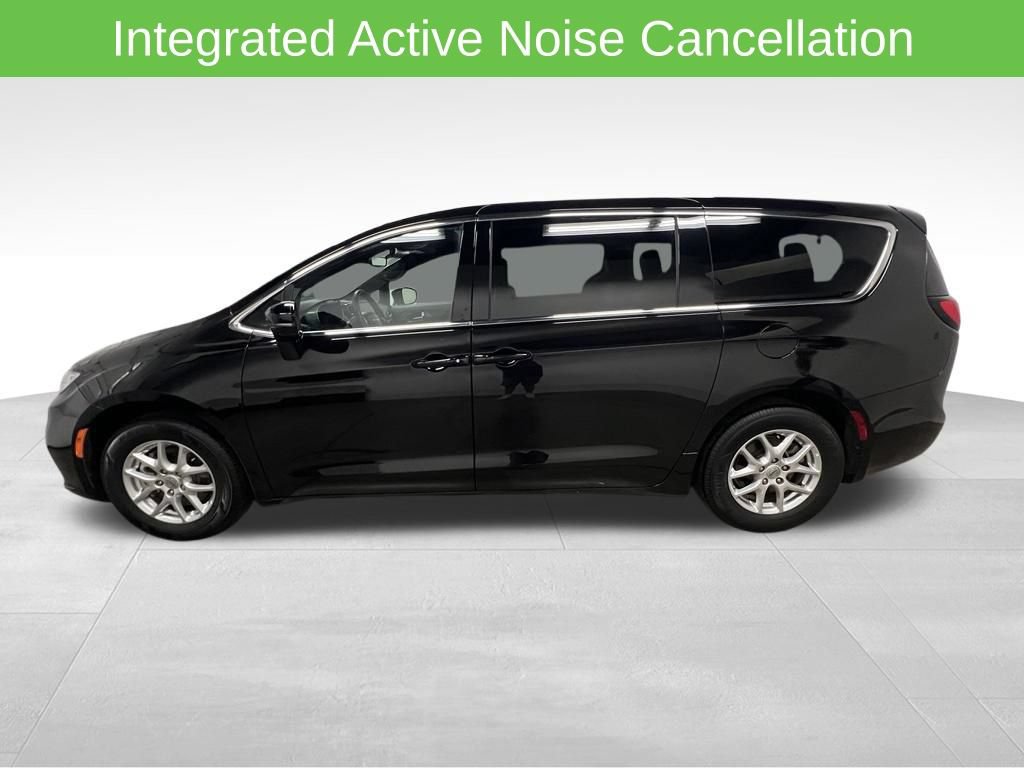 Used 2025 Chrysler Pacifica Select FWD image 6
