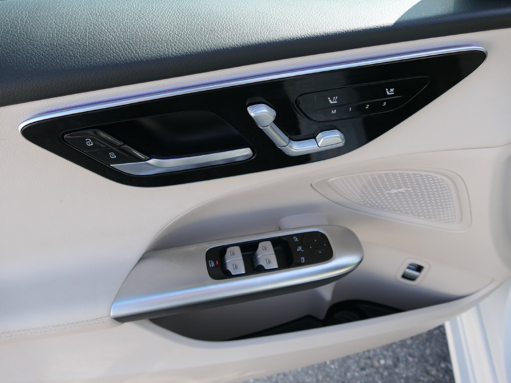 Used 2025 Mercedes-Benz C 300 Sedan image 12