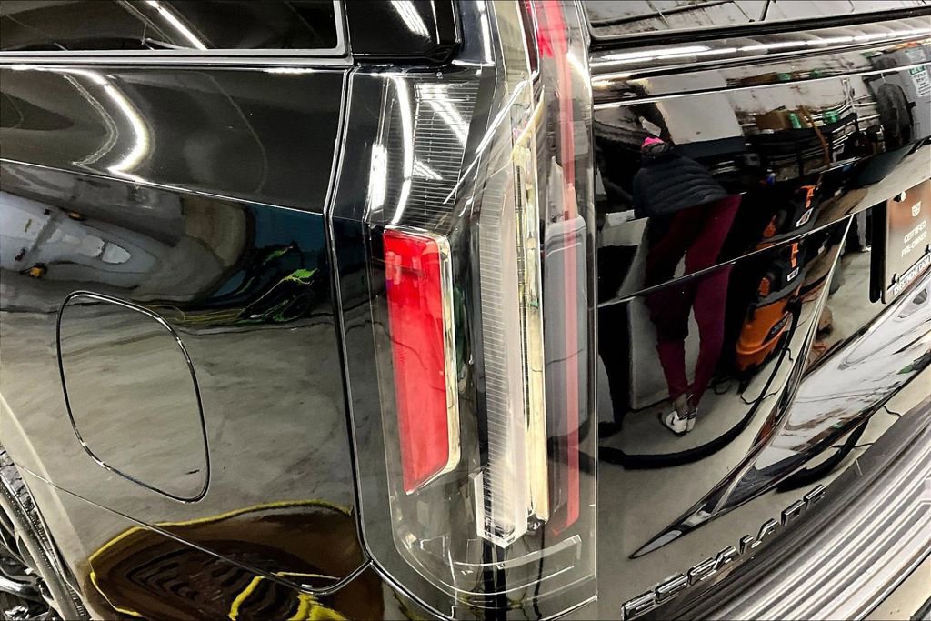 Certified 2023 Cadillac Escalade Sport w/ LPO, ONYX Package image 23