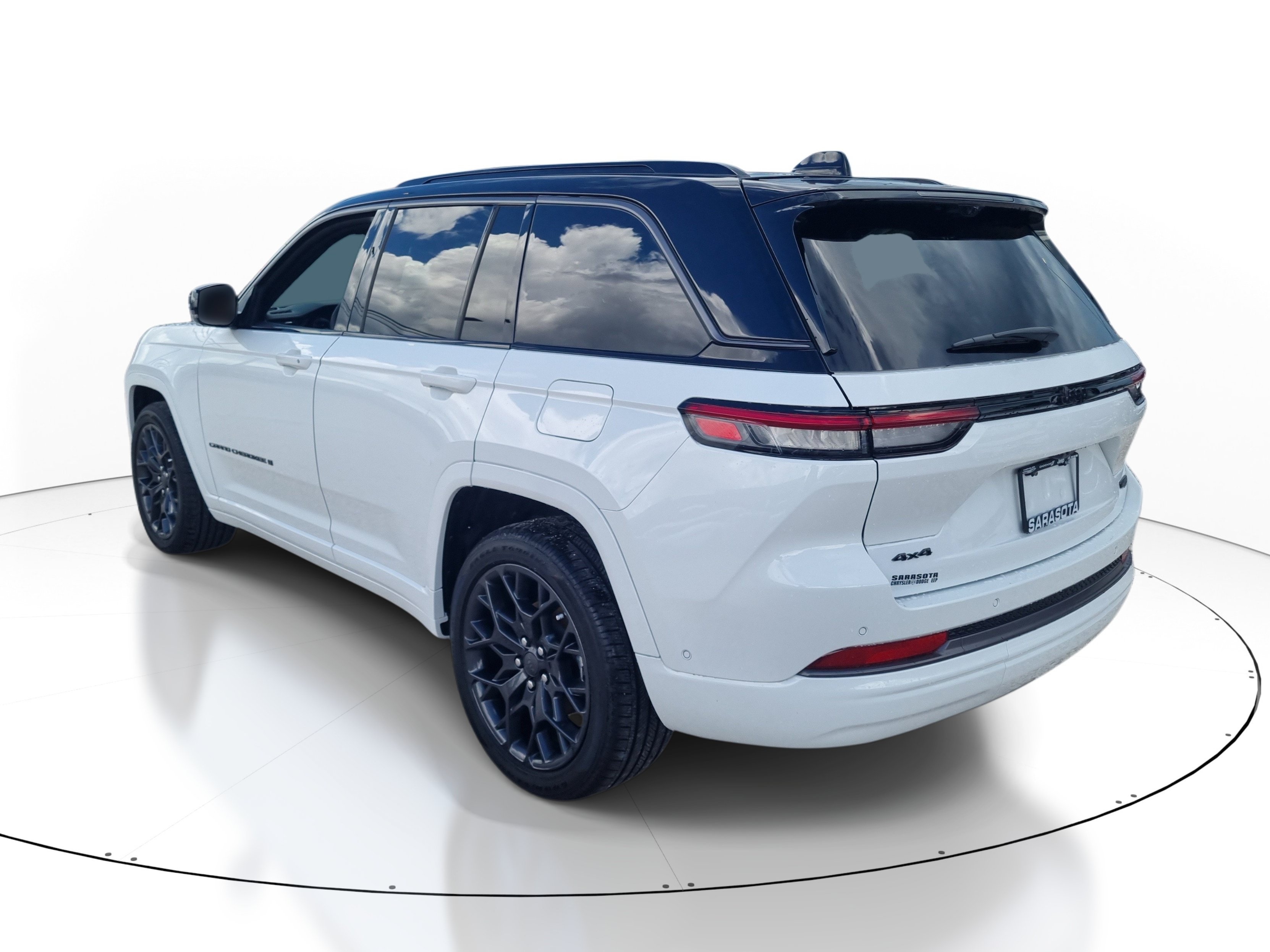 Used 2026 Jeep Grand Cherokee Summit w/ Obsidian Package AWD/4WD image 4