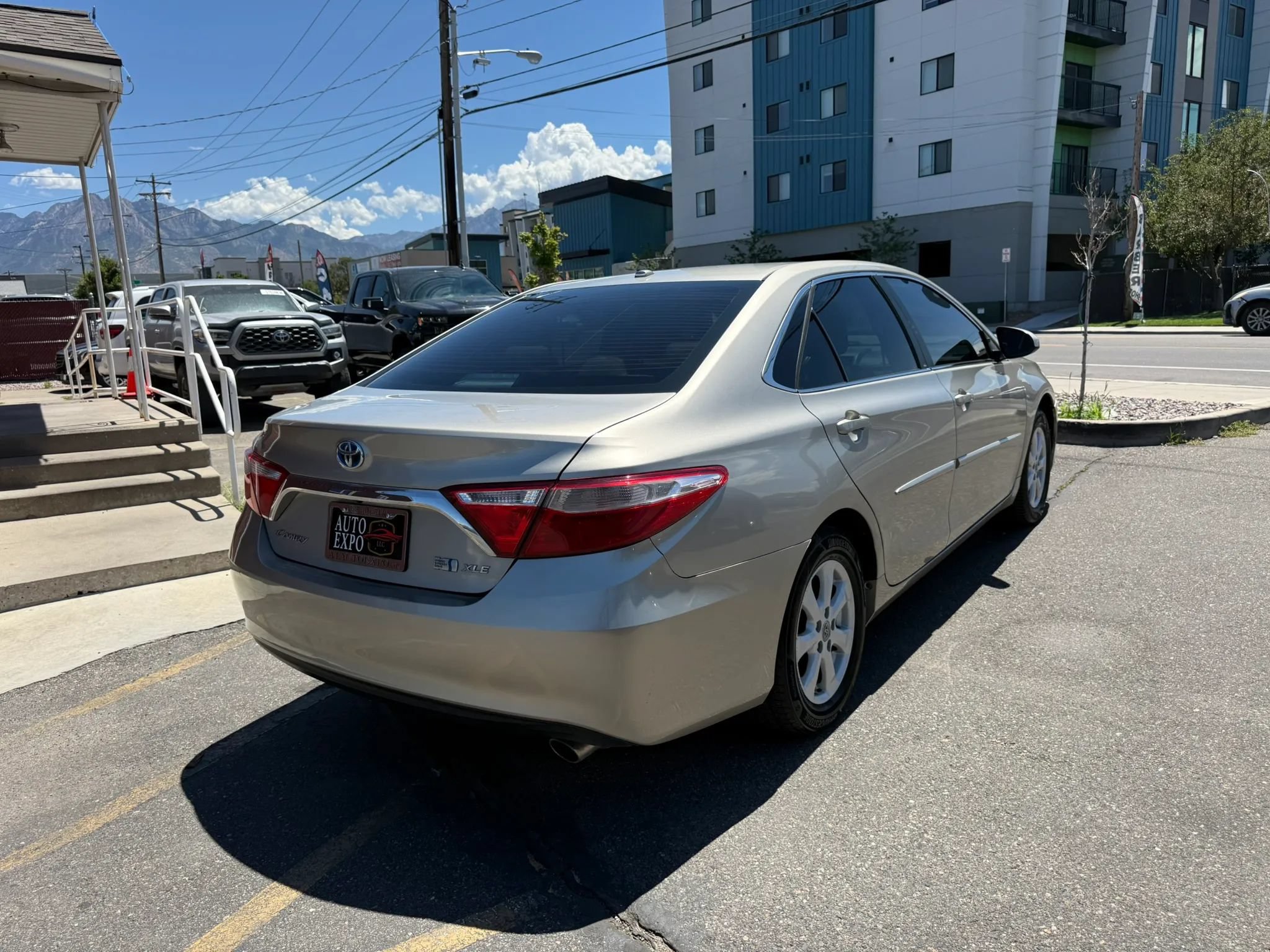 Used 2017 Toyota Camry XLE w/ Moonroof Package FWD image 5