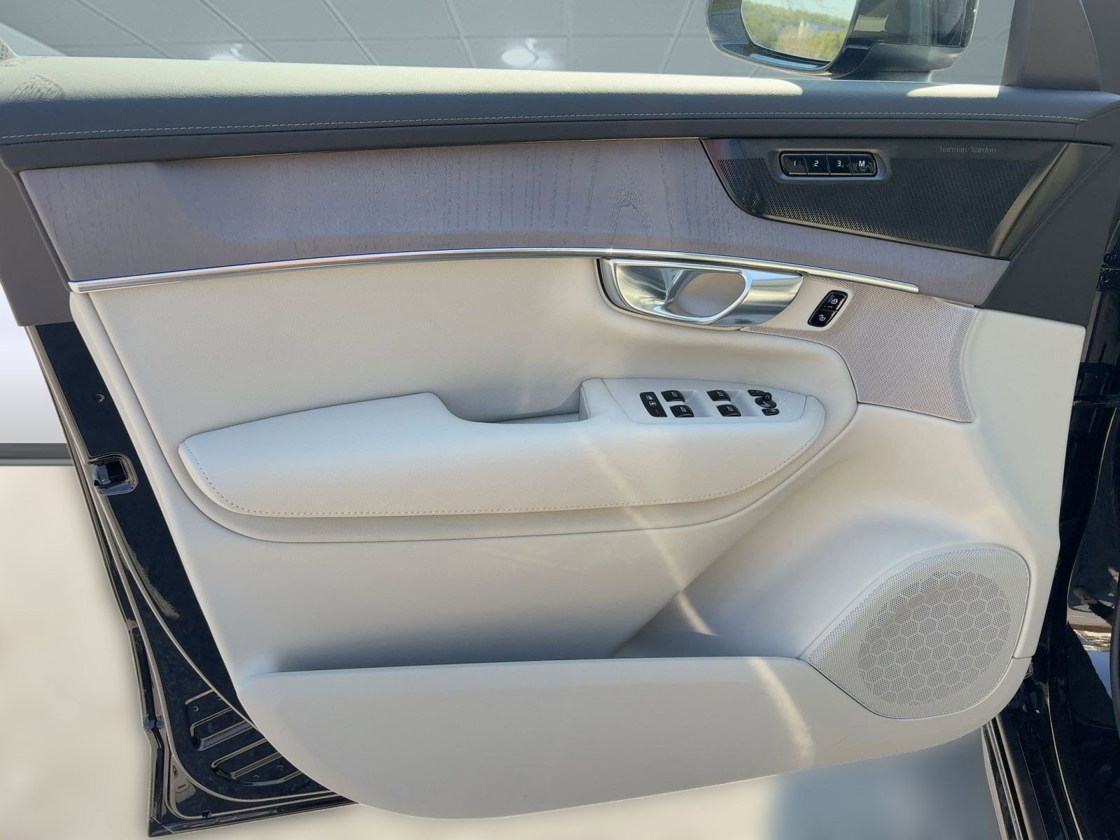 New 2026 Volvo XC90 B6 Ultra w/ Protection Package image 22