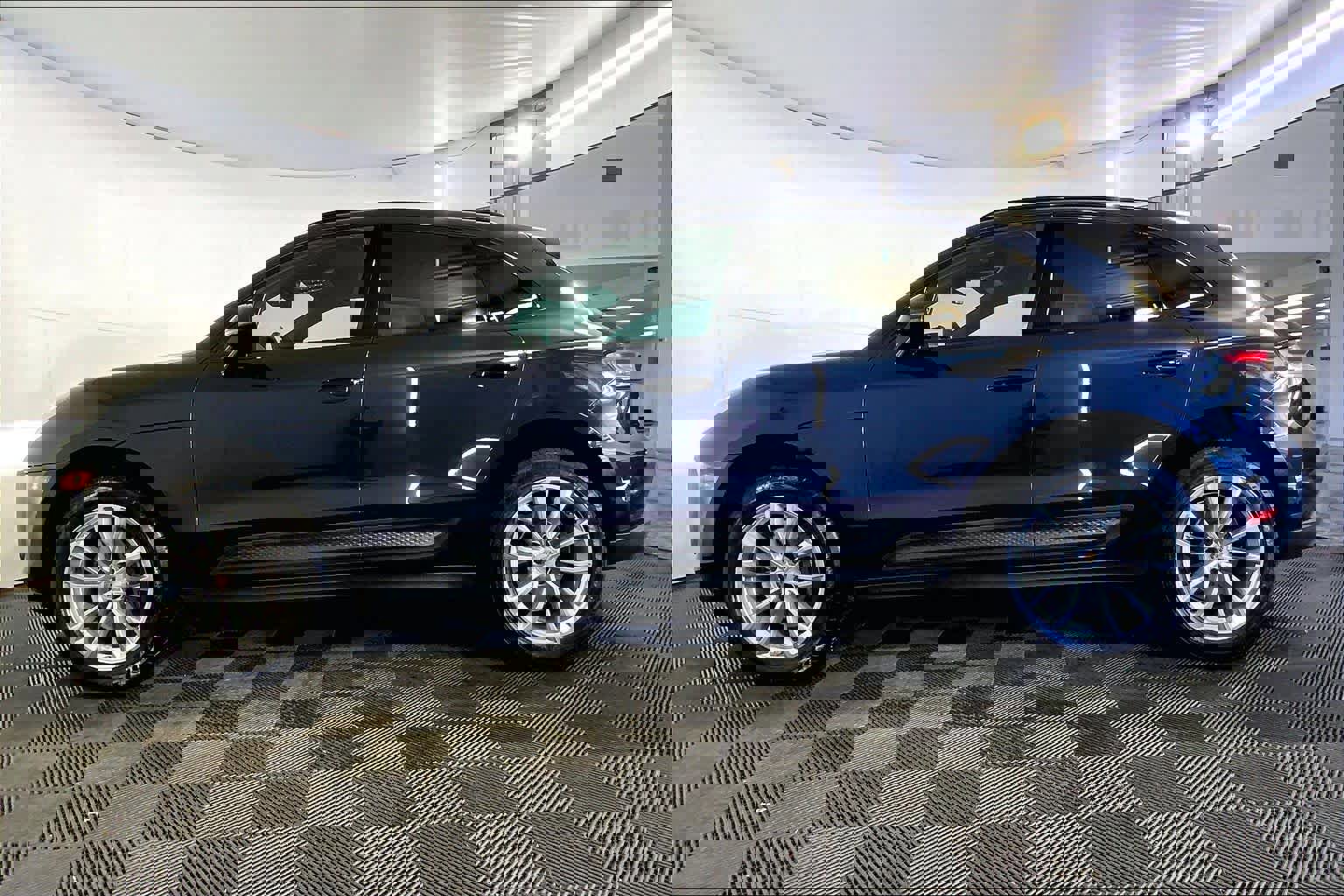 Used 2022 Porsche Macan image 2