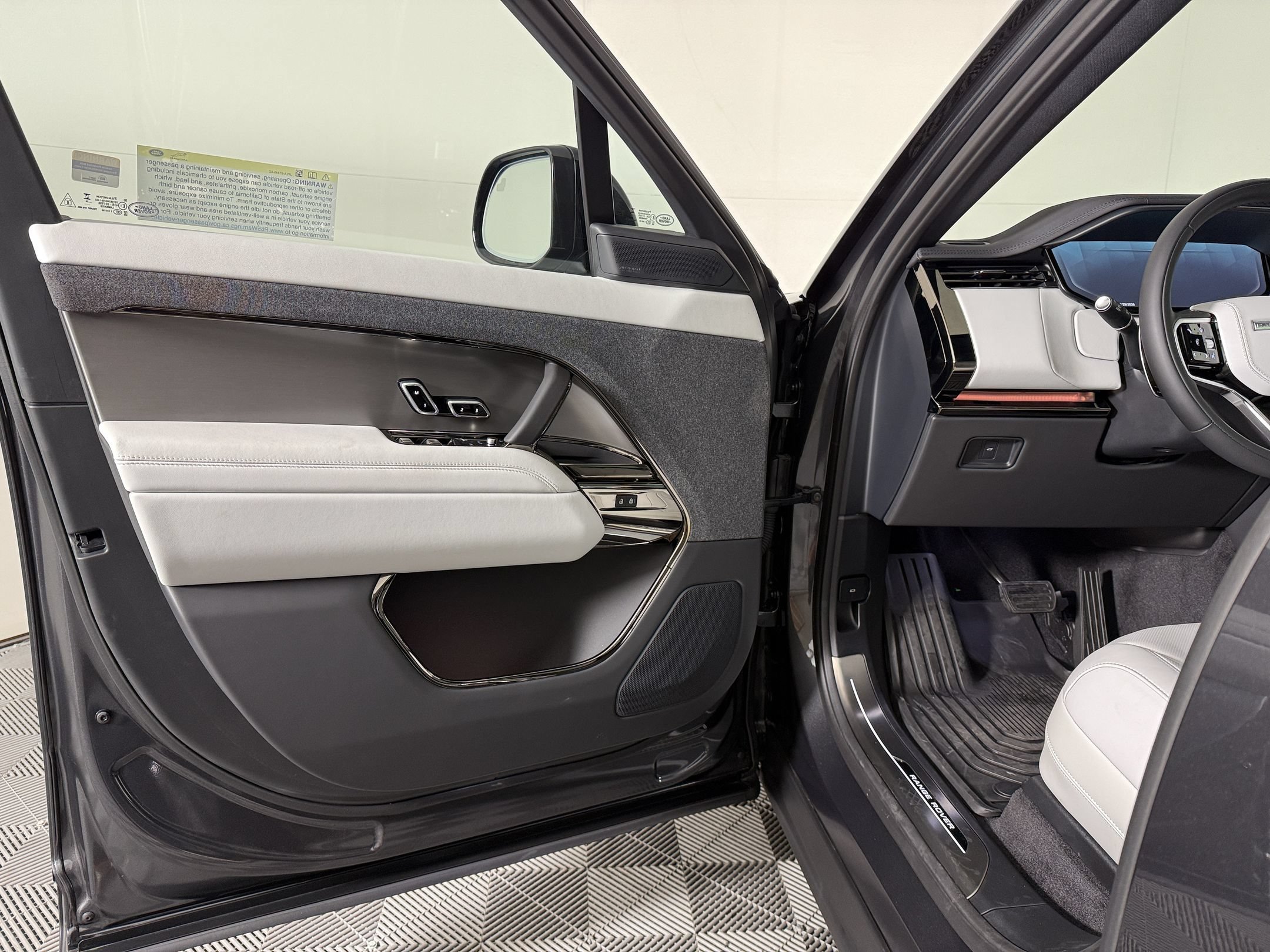 New 2026 Land Rover Range Rover Sport SE AWD/4WD image 5