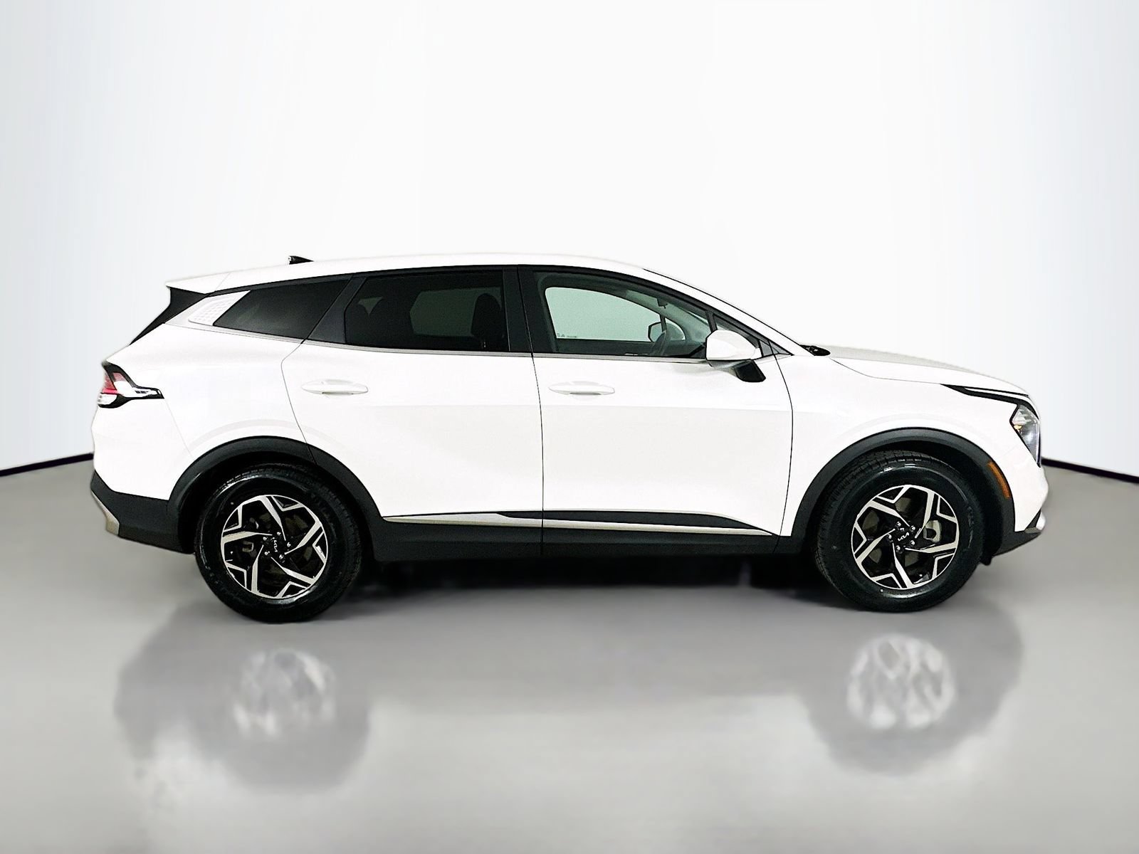 Used 2023 Kia Sportage LX FWD image 4