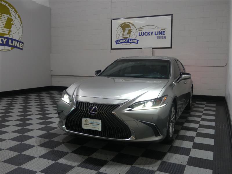 Used 2019 Lexus ES 300h w/ Accessory Package FWD image 4