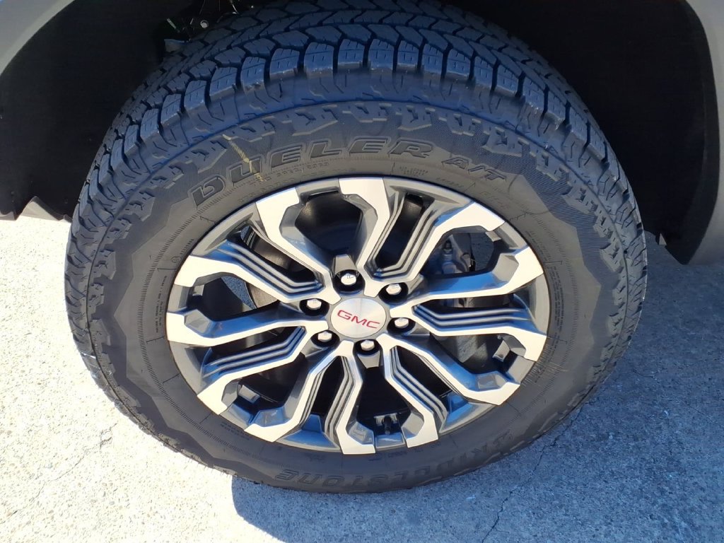 New 2026 GMC Canyon Denali AWD/4WD image 9