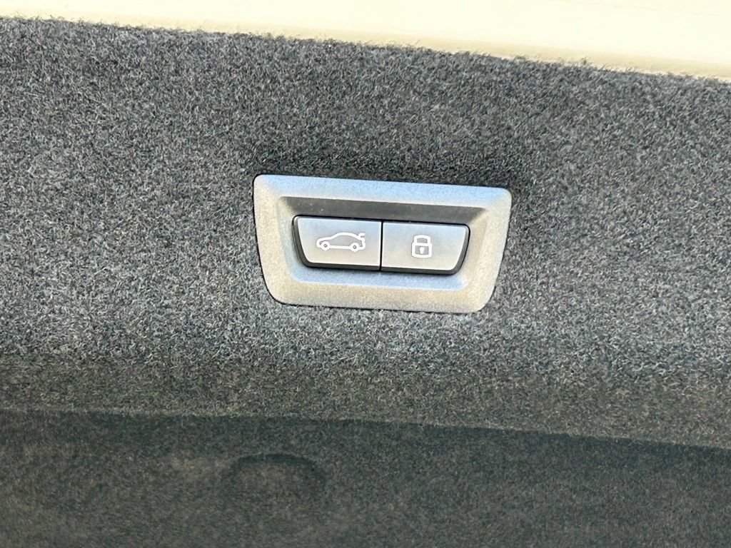 Used 2026 BMW 740i xDrive AWD/4WD image 35