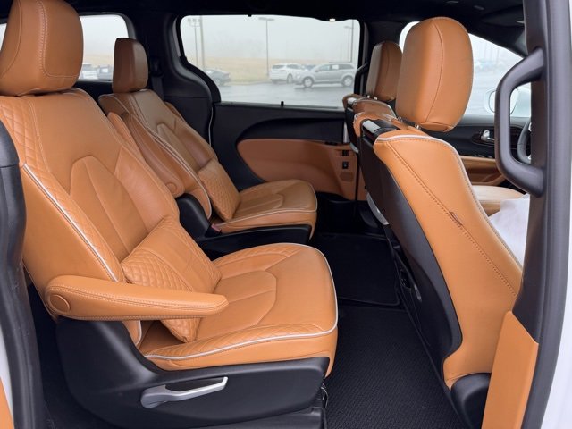Used 2022 Chrysler Pacifica Pinnacle image 12