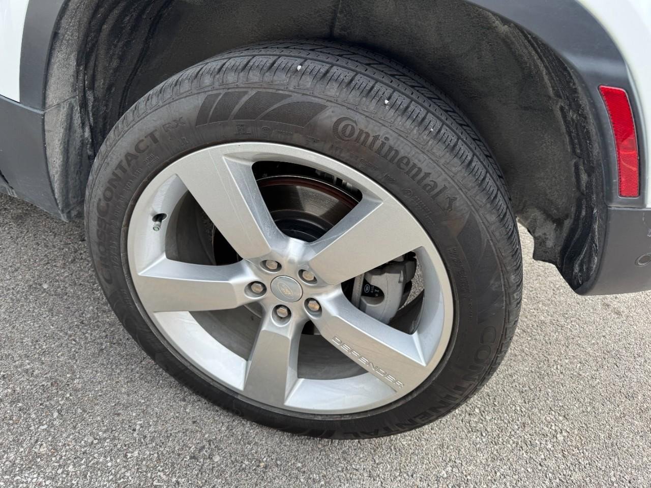 Used 2023 Land Rover Defender 90 S image 5