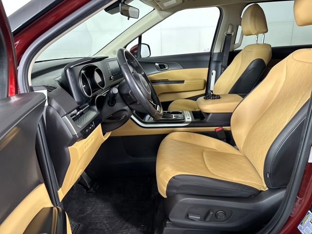 Used 2023 Kia Carnival LX image 11