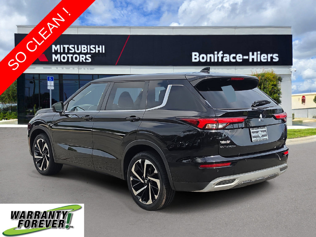Used 2023 Mitsubishi Outlander SE FWD image 3