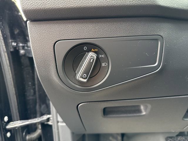 Used 2022 Volkswagen Tiguan SE image 11