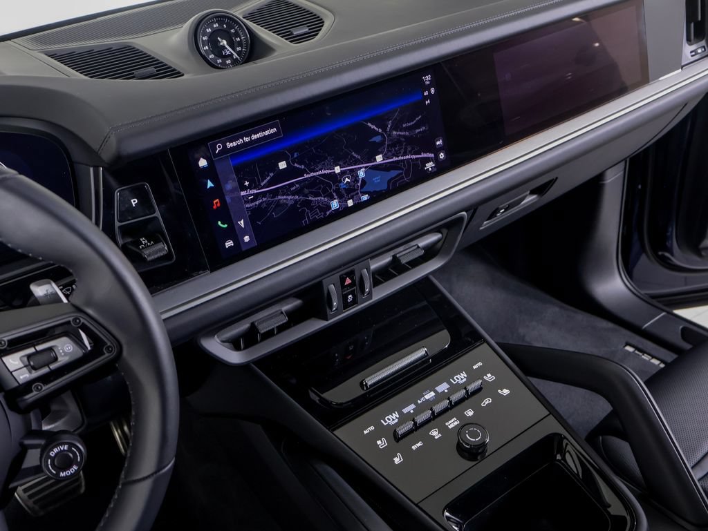 Certified 2026 Porsche Cayenne GTS w/ Technology Package AWD/4WD image 19
