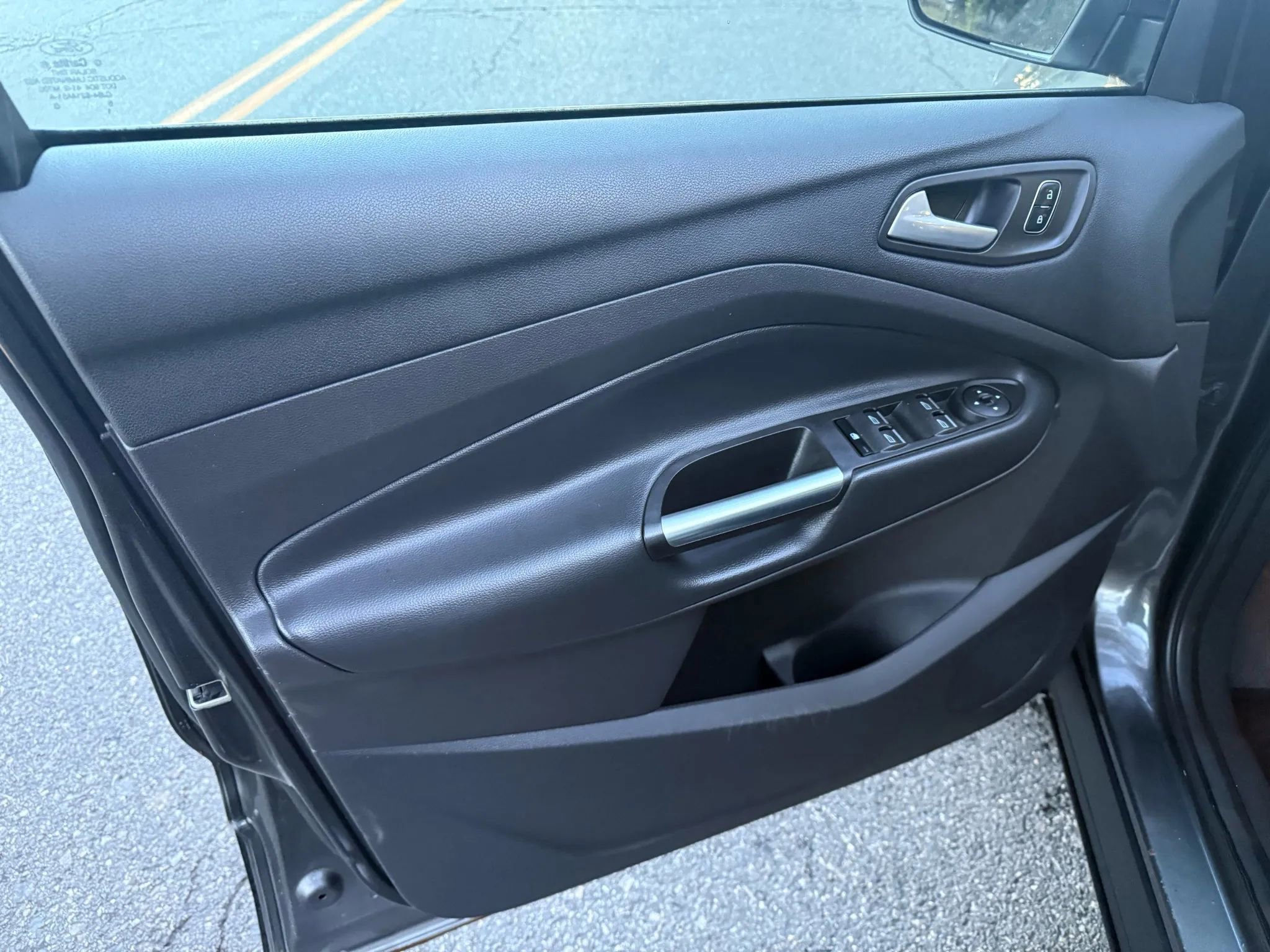 Used 2017 Ford Escape SE w/ Equipment Group 201A image 18