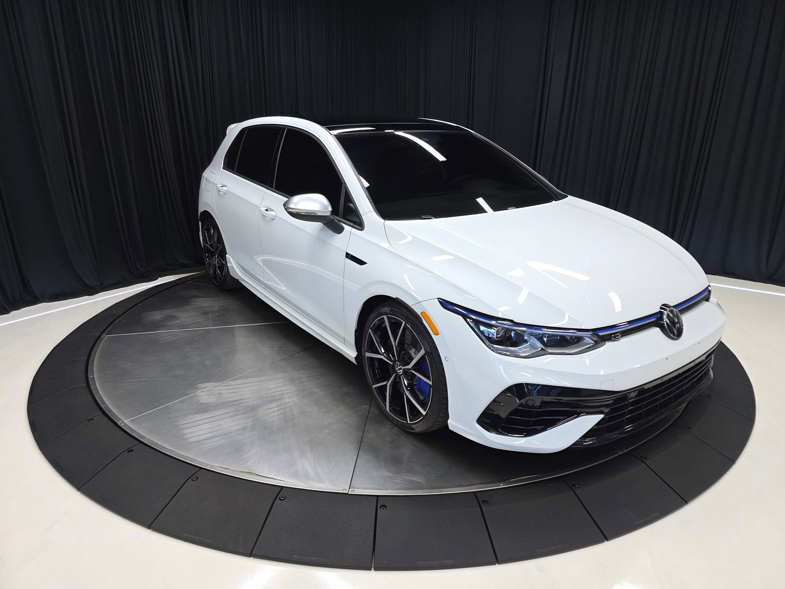 Used 2022 Volkswagen Golf R image 4
