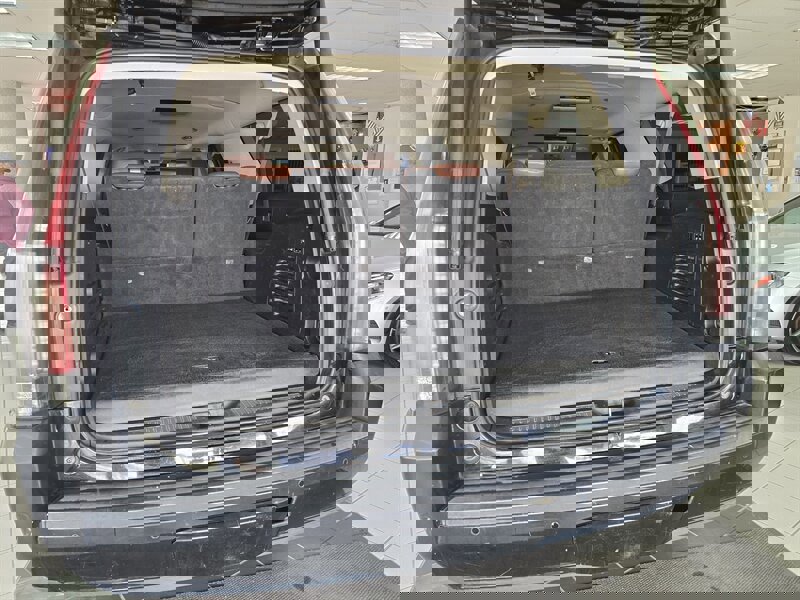 Used 2016 Cadillac Escalade ESV Luxury image 36