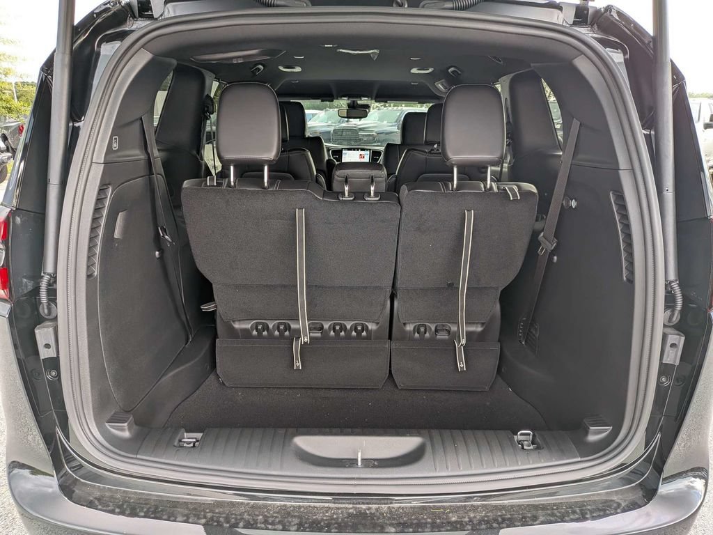 New 2027 Chrysler Pacifica Select w/ Family Tech Group FWD image 12