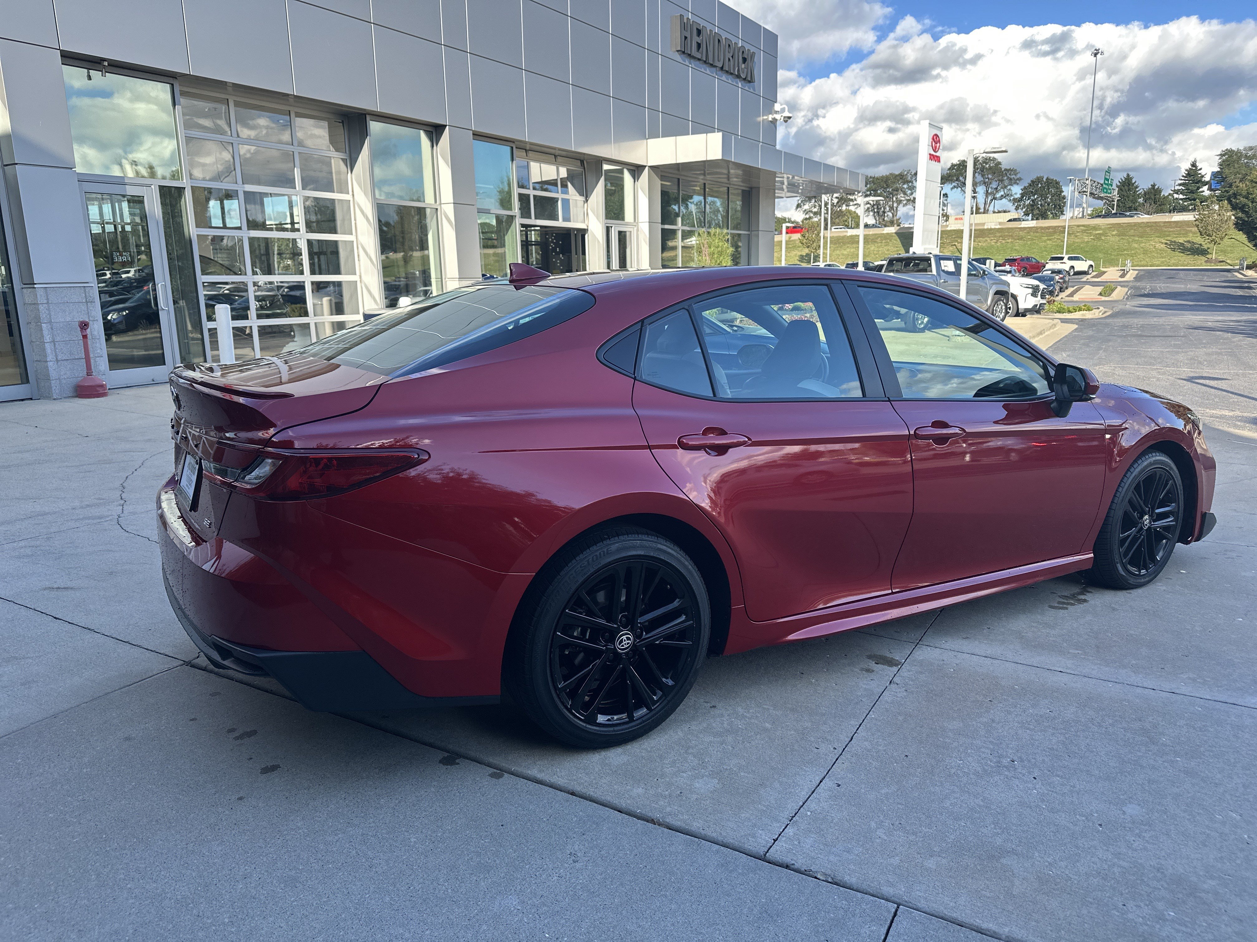 Used 2025 Toyota Camry SE FWD image 6