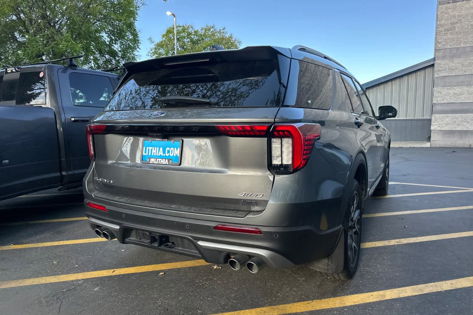 Used 2025 Ford Explorer Platinum w/ Ultimate Package AWD/4WD image 4