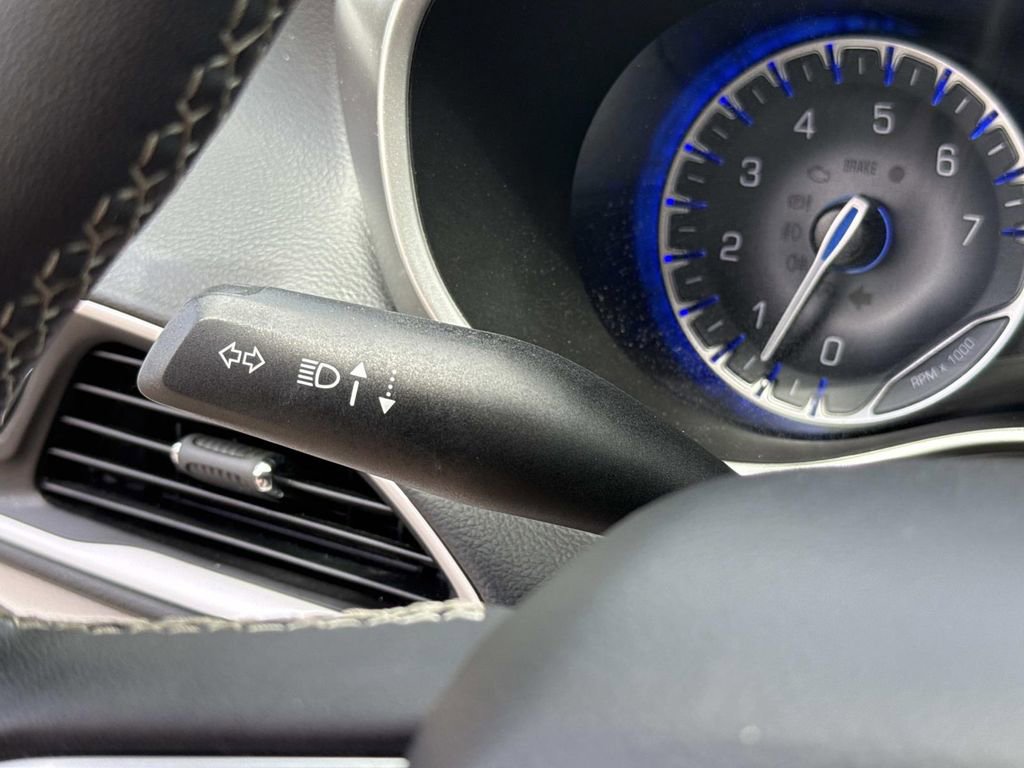 Used 2023 Chrysler Pacifica Touring-L FWD image 41