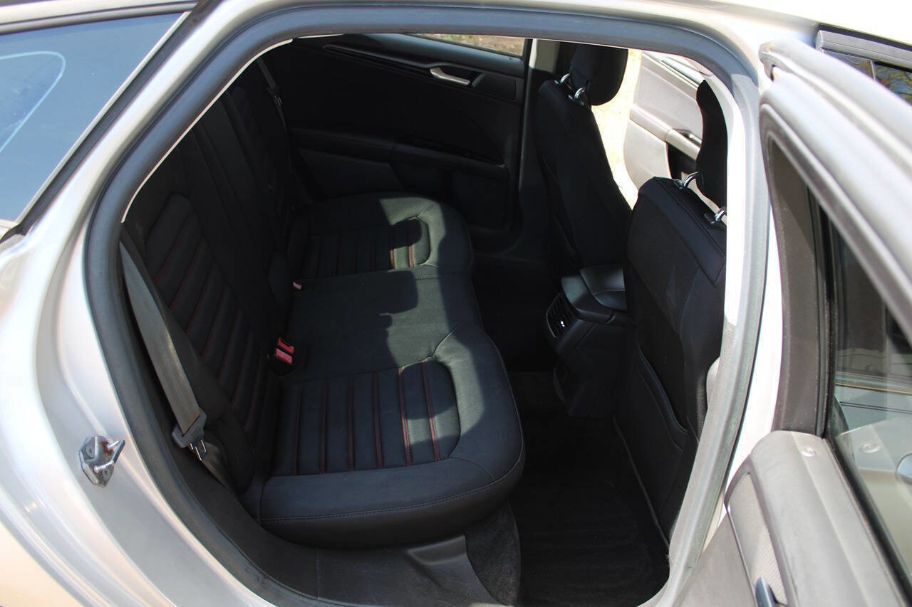 Used 2013 Ford Fusion SE image 32