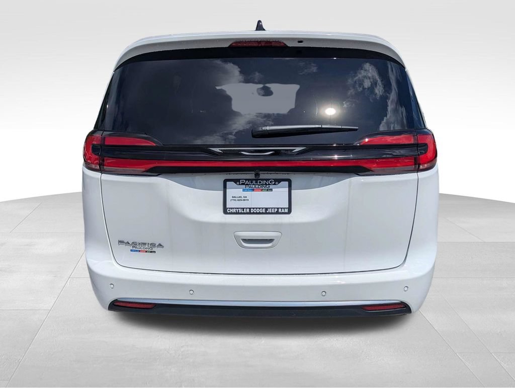 New 2027 Chrysler Pacifica Select w/ Family Tech Group FWD image 5