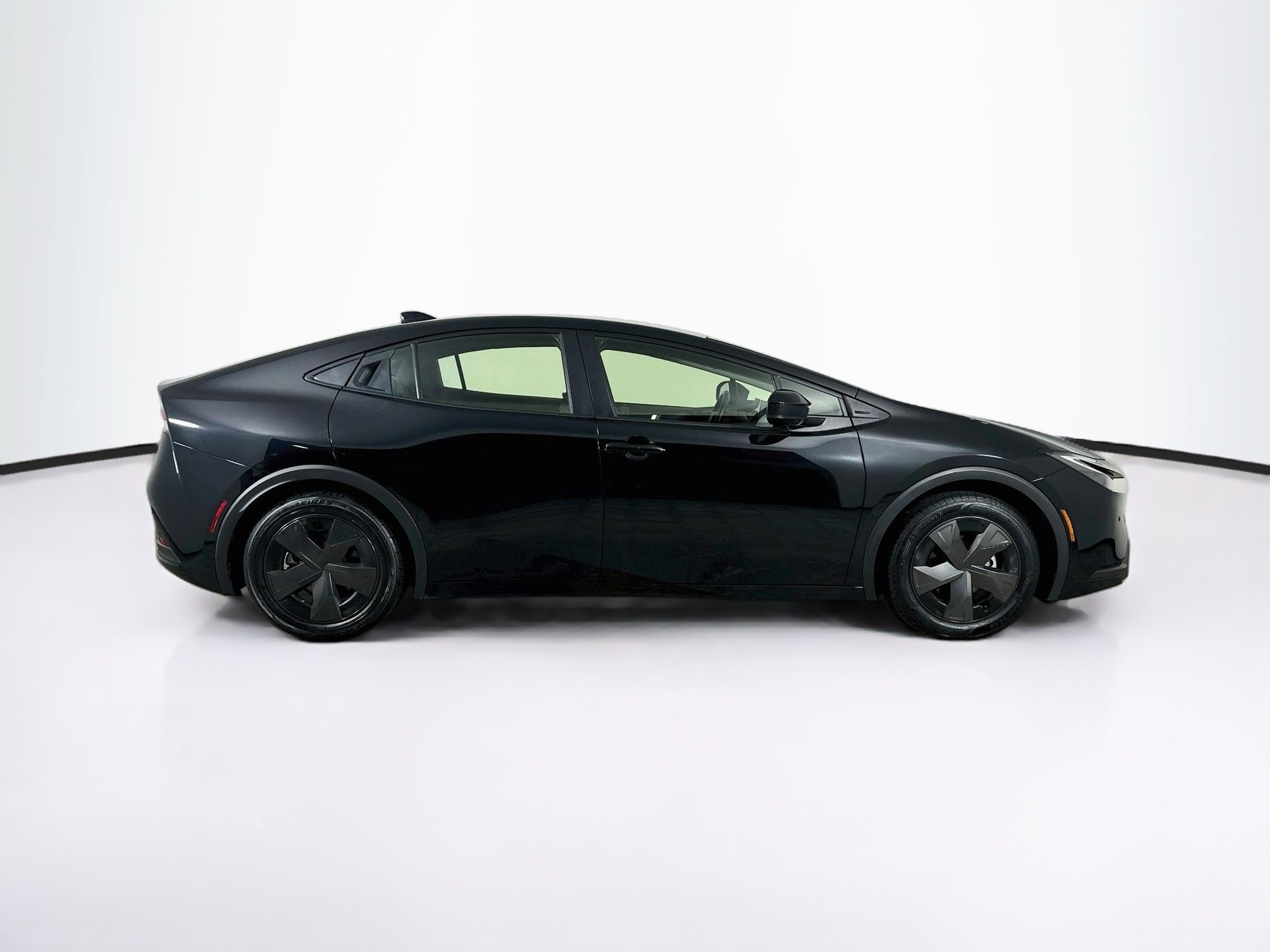 Used 2024 Toyota Prius LE FWD image 10