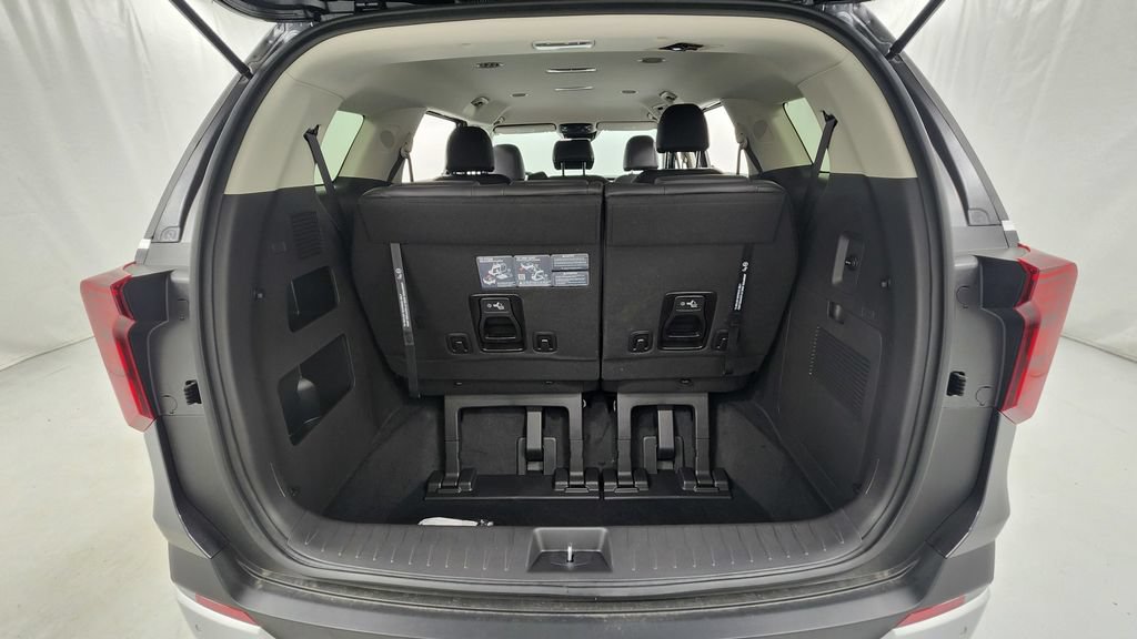 New 2026 Kia Carnival FWD image 18