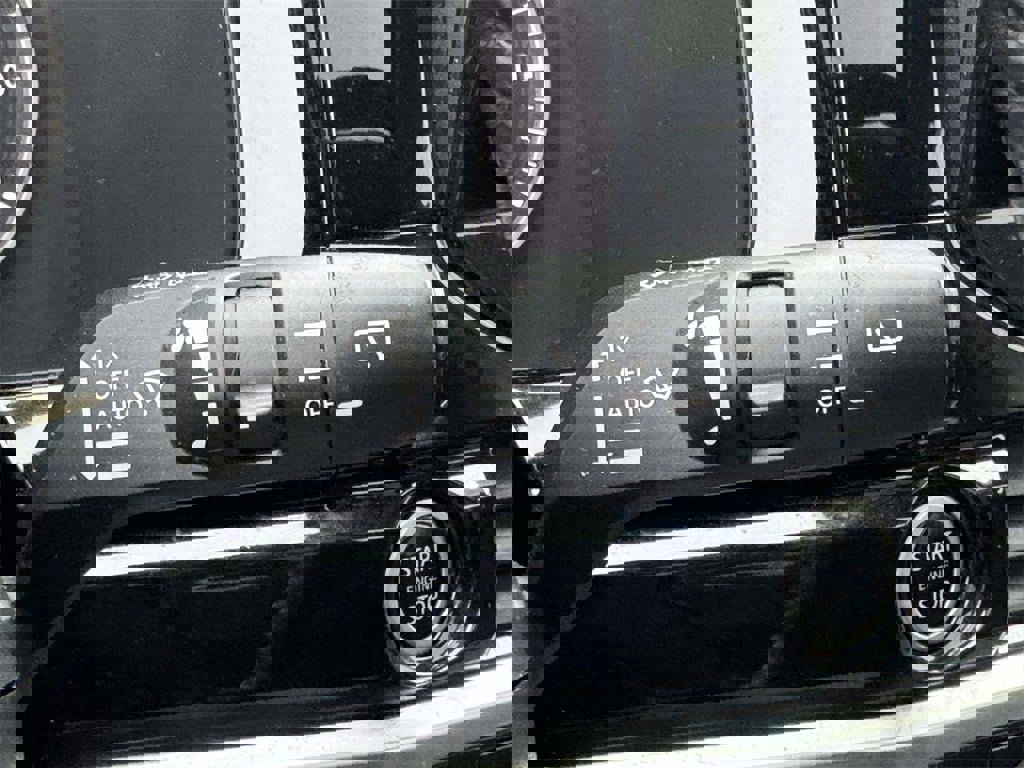 Used 2022 Nissan Pathfinder Platinum w/ Cargo Package image 24