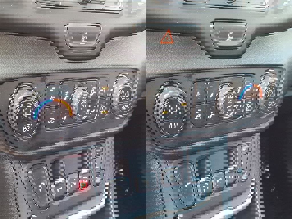 Used 2018 GMC Terrain SLE w/ Driver Convenience Package image 32