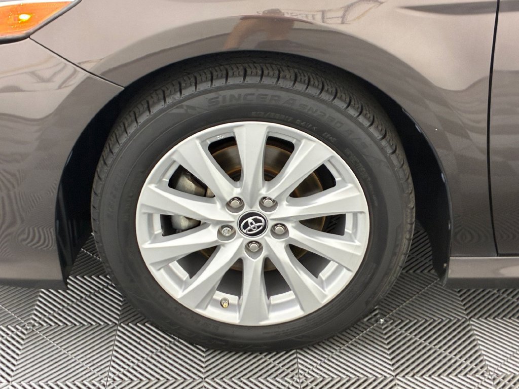 Used 2018 Toyota Camry LE FWD image 11