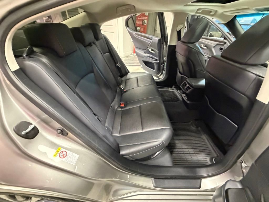 Used 2019 Lexus ES 300h w/ Premium Package image 46