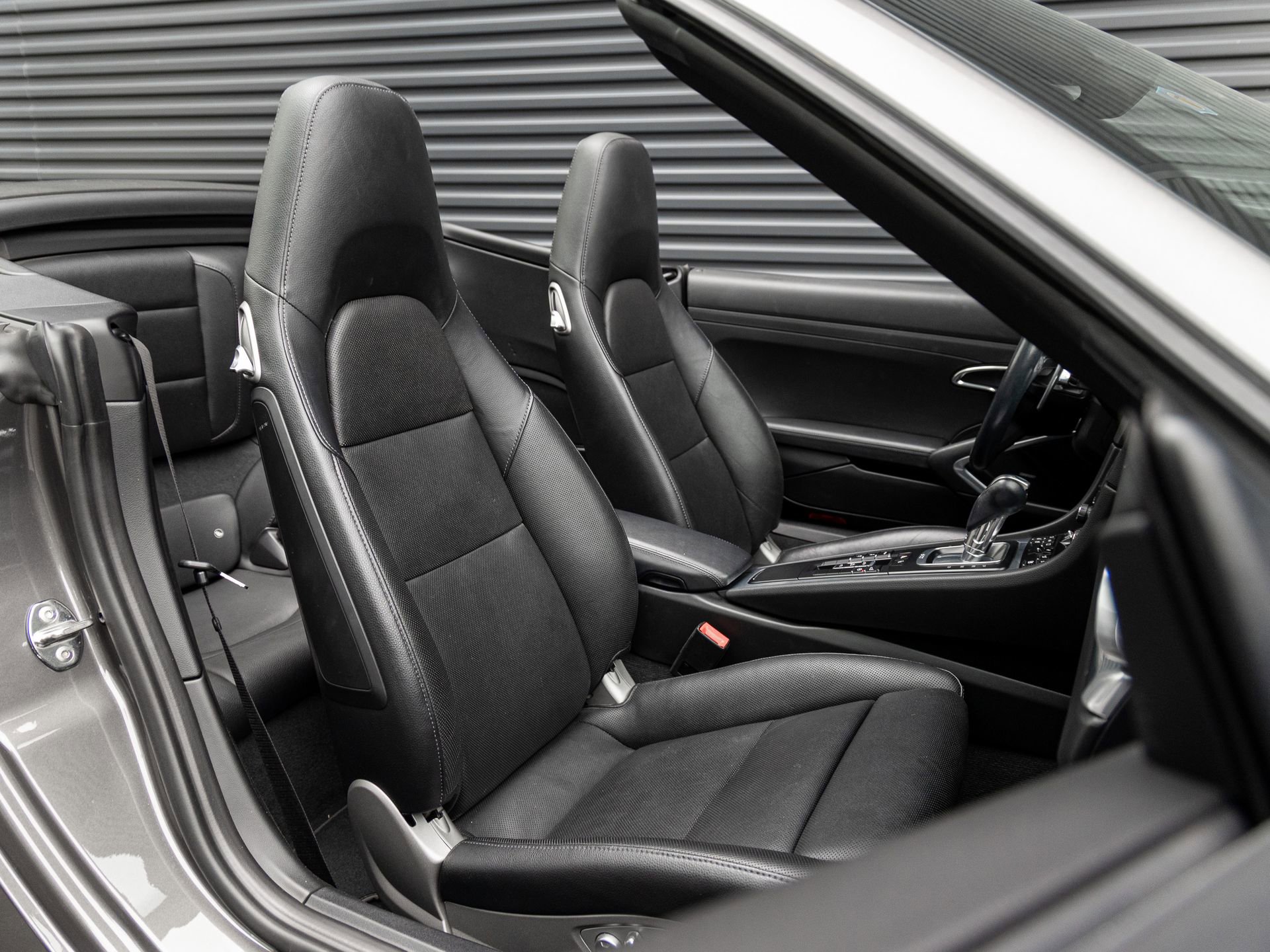 Certified 2018 Porsche 911 Carrera RWD image 35