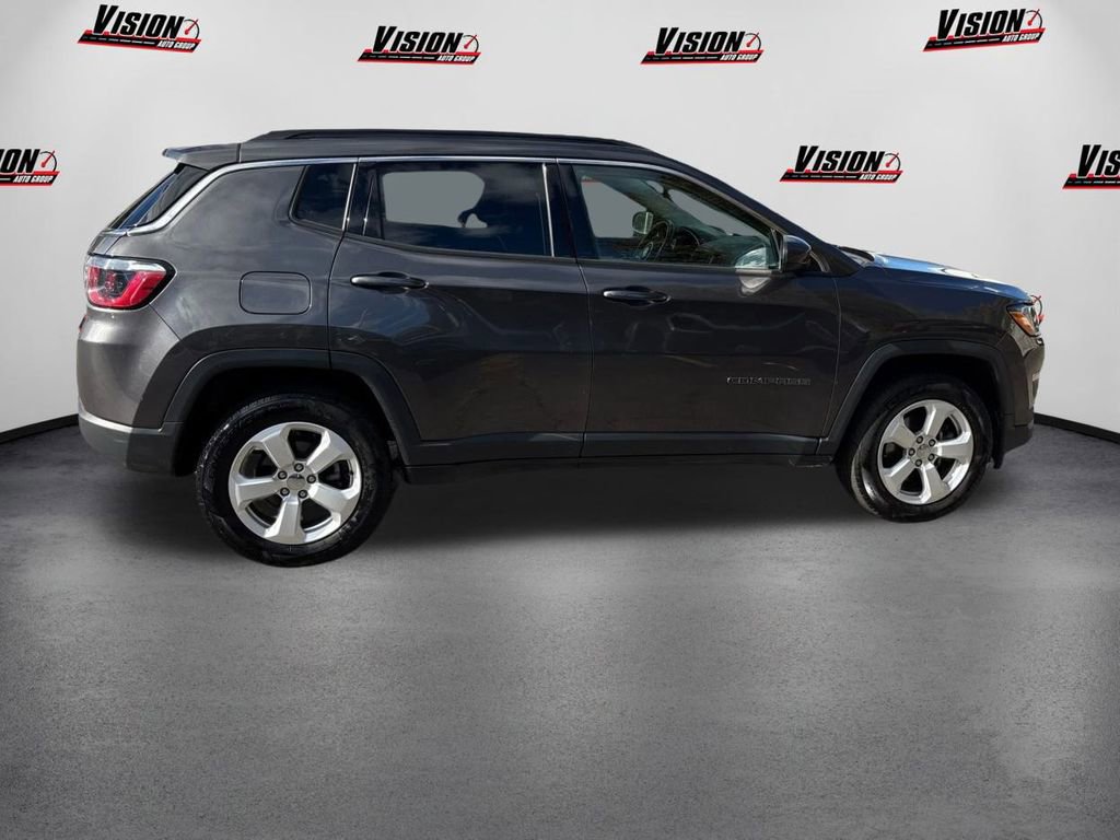 Used 2019 Jeep Compass Latitude image 4