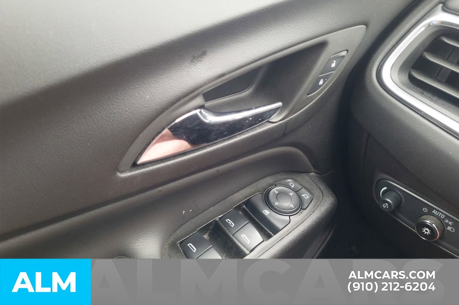 Used 2024 Chevrolet Equinox LT FWD image 37