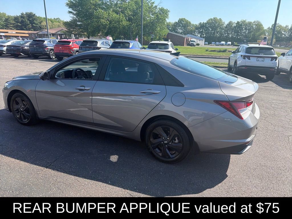 Used 2022 Hyundai Elantra SEL FWD image 7