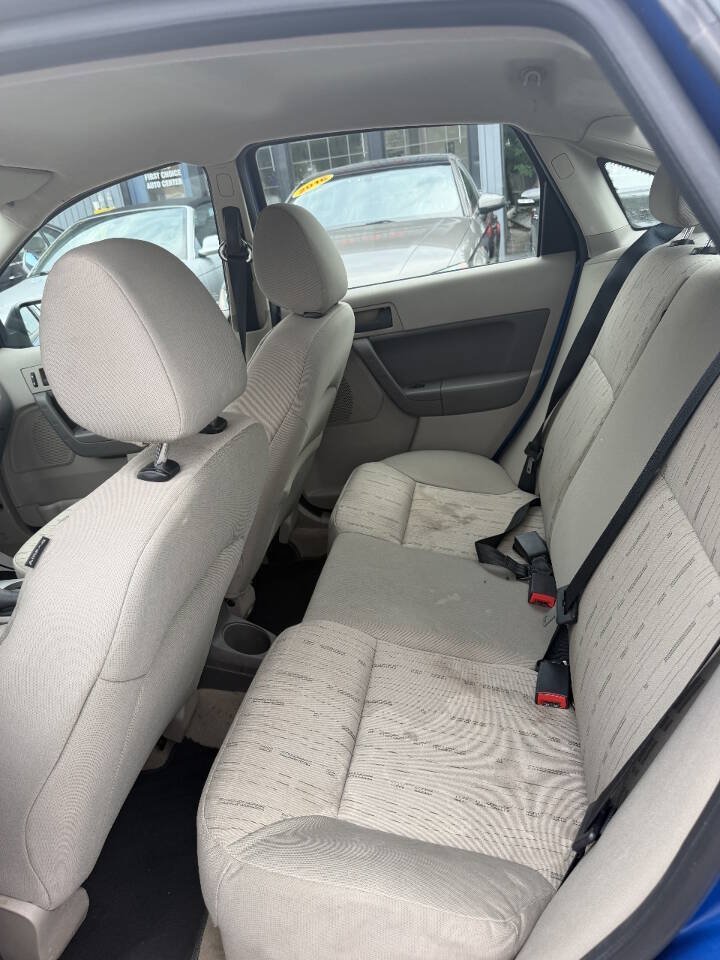 Used 2010 Ford Focus SE FWD image 8