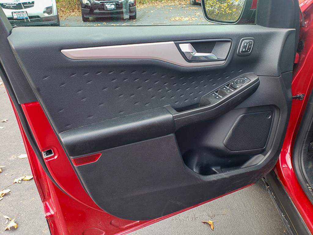 Used 2020 Ford Escape SEL image 9