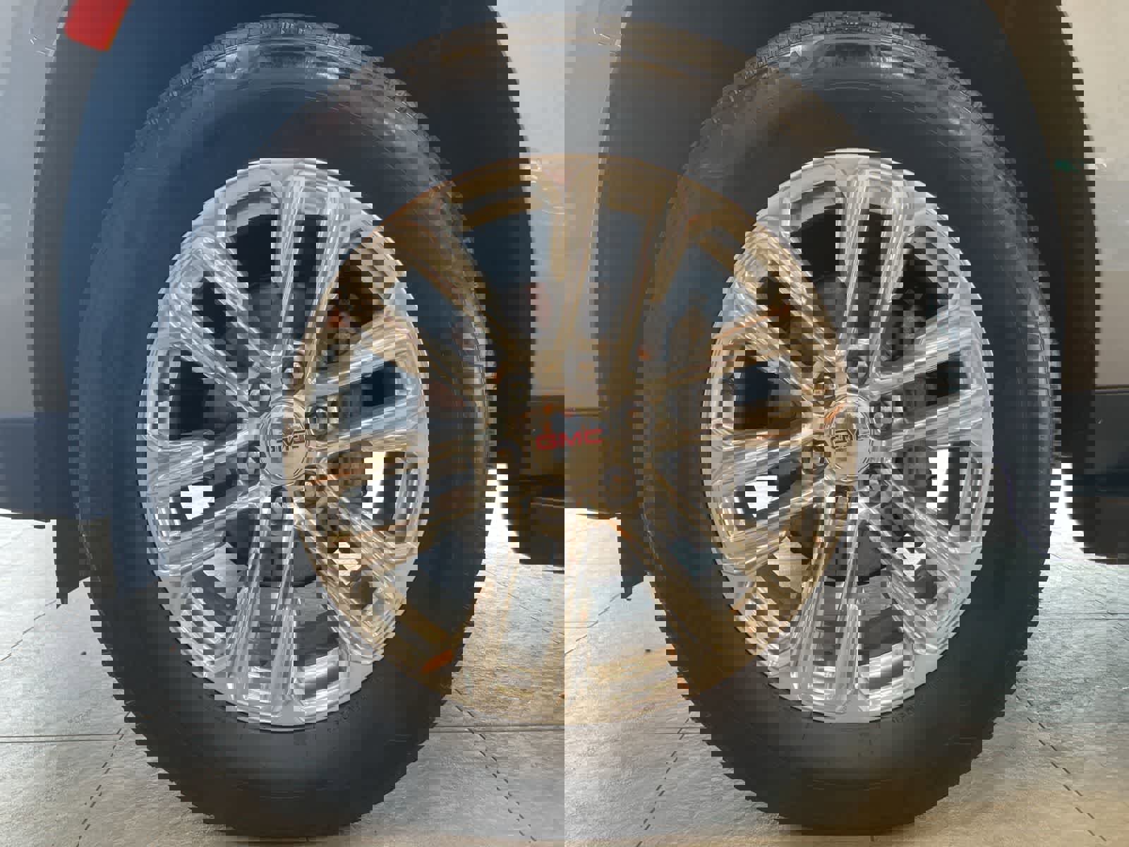 Used 2021 GMC Yukon SLT w/ SLT Premium Package image 9