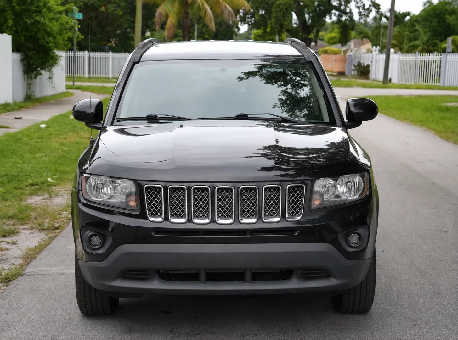 Used 2016 Jeep Compass Latitude FWD image 4
