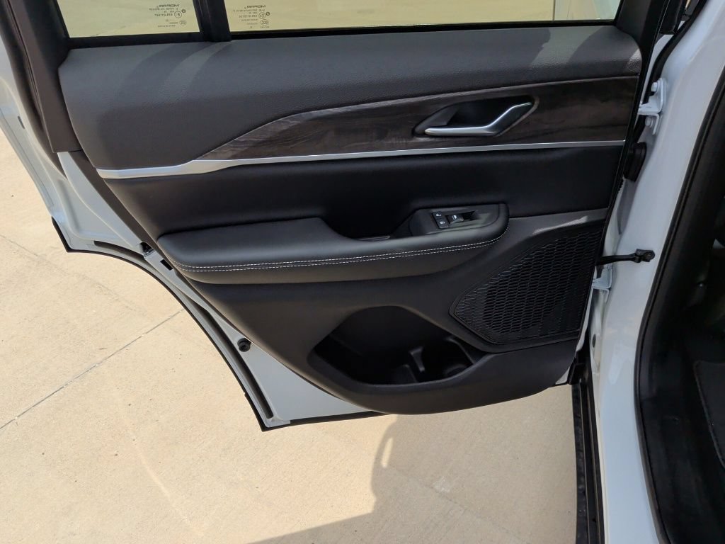 New 2026 Jeep Grand Cherokee Altitude RWD image 36